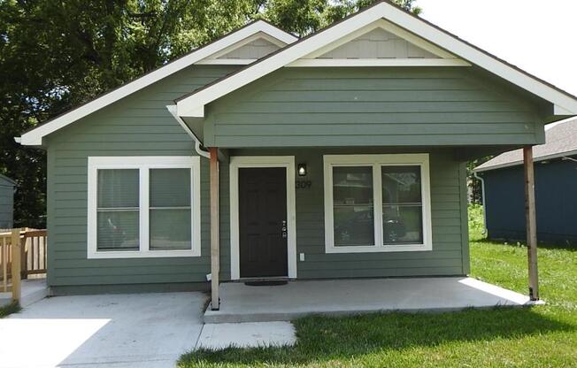 309 E SHORT AVE
