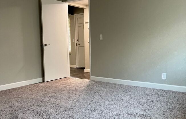 1 bed, 1 bath, 605 sqft, $1,200, Unit B15