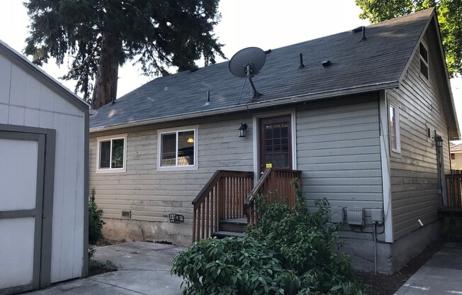 2x2 with Loft! Walk to Harney Elementary! Easy Freeway Access!