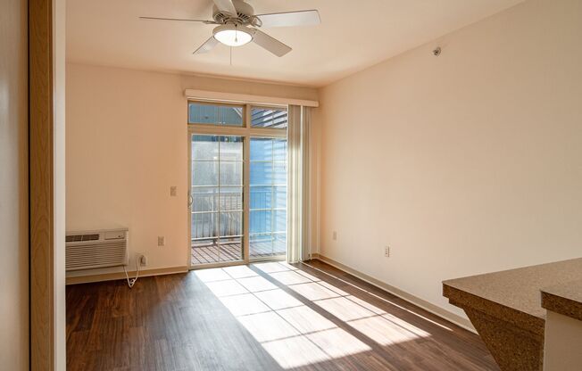 Studio, 1 bath, 449 sqft, $1,070, Unit 602-204