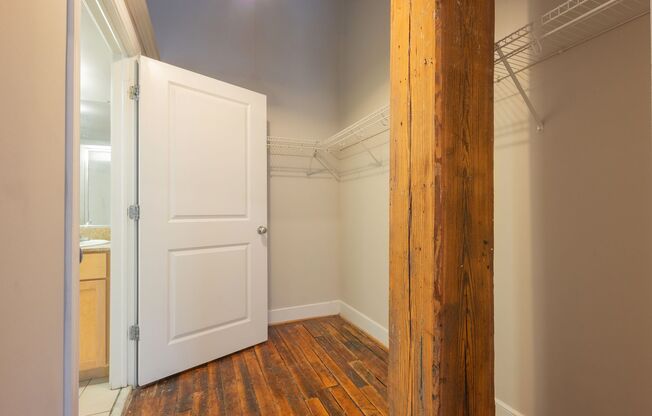 2 beds, 2 baths, 860 sqft, $1,350, Unit 405