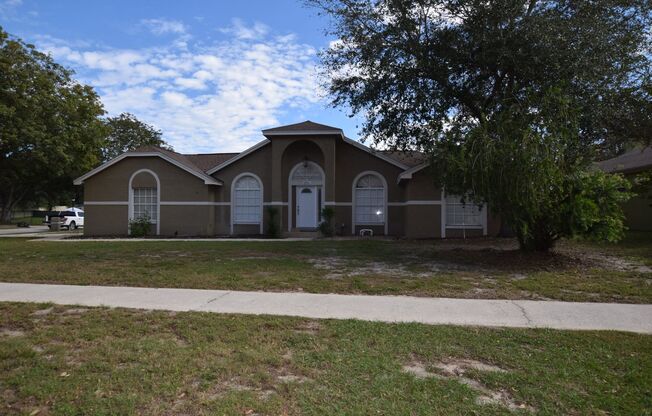 3 Bedroom,2 Bath Single Family Home at 6952 Knightswood Dr Orlando, FL 32818