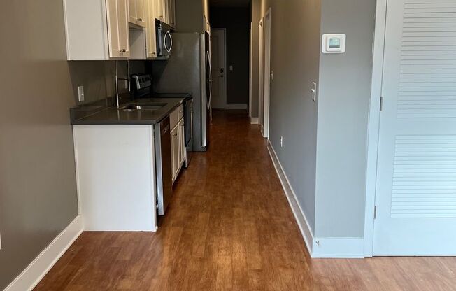 2 beds, 1 bath, 872 sqft, $1,595, Unit 611