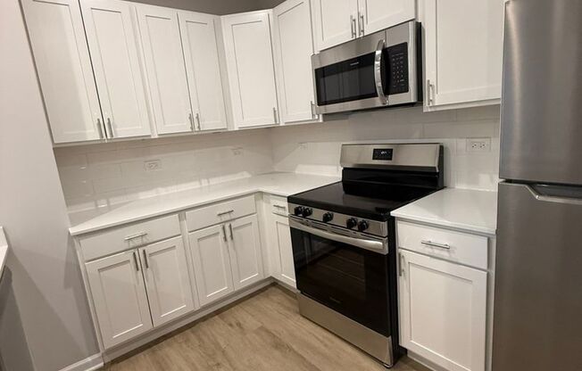 2 beds, 1 bath, 1,050 sqft, $2,100, Unit Pent House