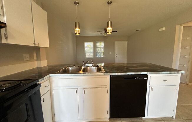 2/1 Apartment Conveniently Located on Andalusia Blvd in Cape Coral