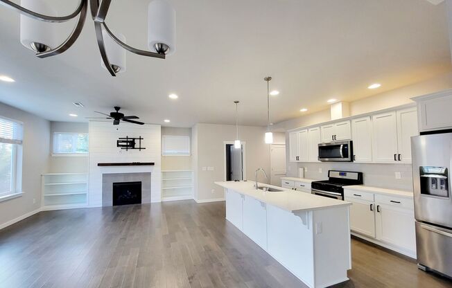 Bright and Spacious 3 bedroom, fully fenced, close to schools and amenities in CK School District