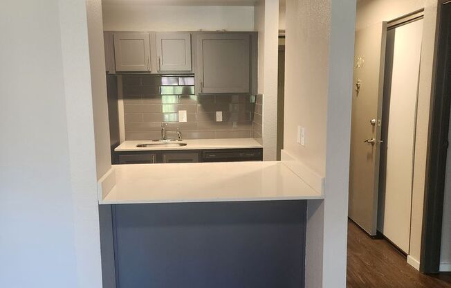 1 bed, 1 bath, 591 sqft, $1,525, Unit B-305
