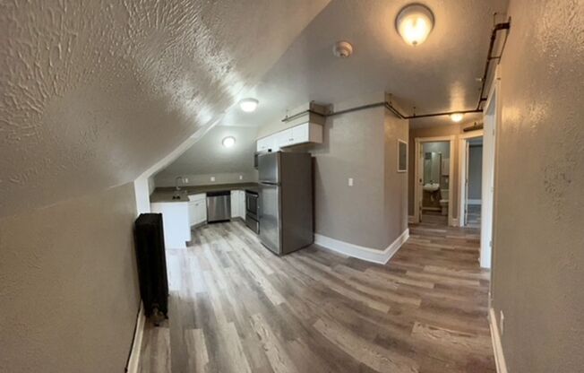 2 beds, 1 bath, $1,270, Unit 303