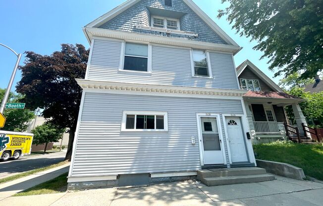 3176/78 N Booth