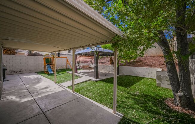 Green Valley Beauty For Lease!