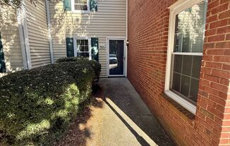 South Charlotte 2 Bedroom Garden Unit, Immediate move in!