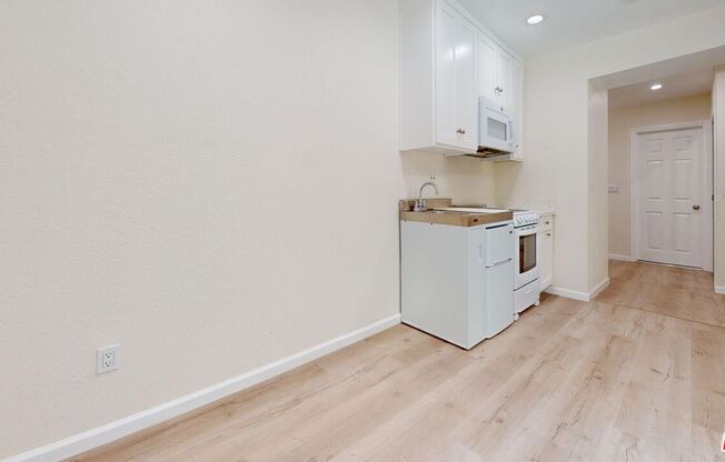 Studio, 1 bath, 300 sqft, $1,650