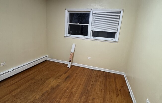 7528 N CLAREMONT AVE