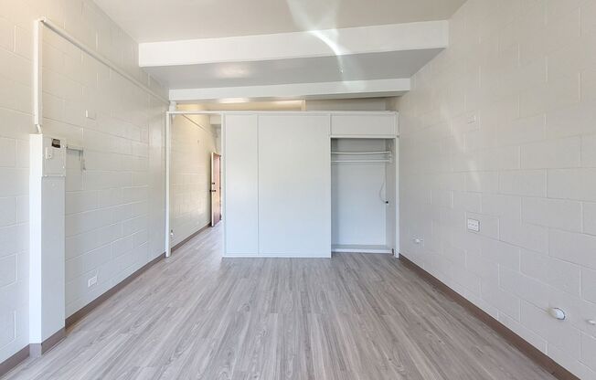 Studio, 1 bath, 265 sqft, $1,350, Unit 105