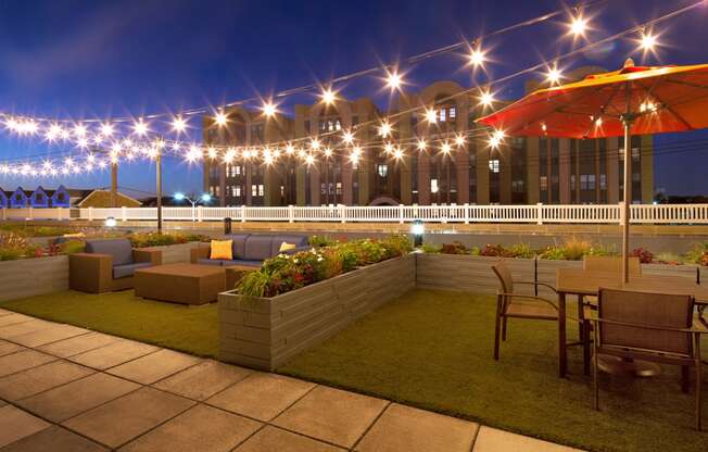Outdoor Living at 10 West Apartments