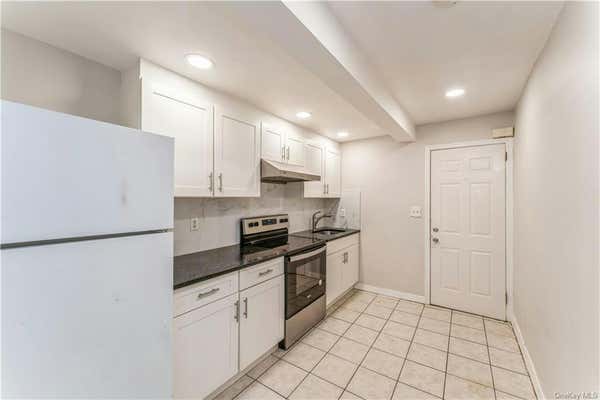 1 bed, 1 bath, 700 sqft, $1,800