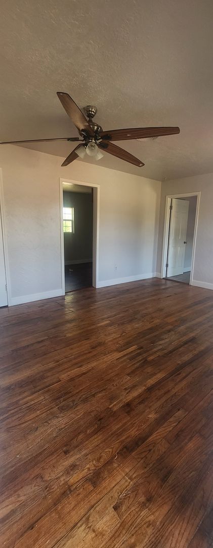 3 beds, 1 bath, $875