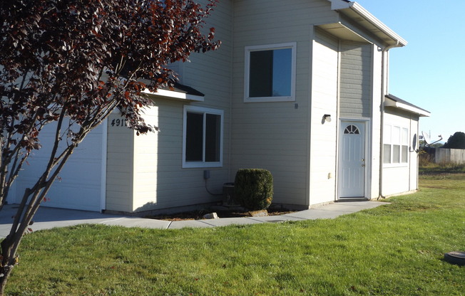 2 beds, 2 baths, $1,400