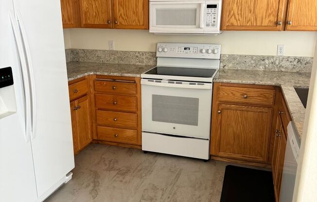 Beautiful 3 Bedroom in Grand Oaks Neighborhood