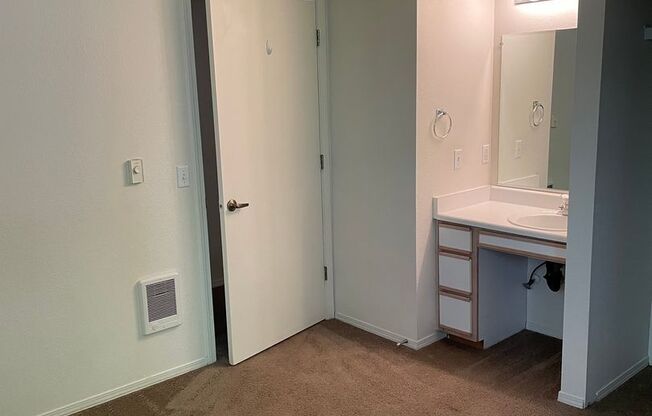 2 beds, 1 bath, 850 sqft, $1,550, Unit 302