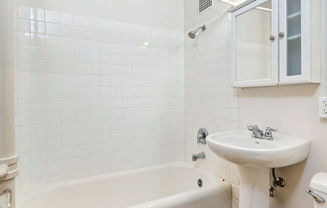 Studio, 1 bath, 475 sqft, $1,275, Unit 625-204