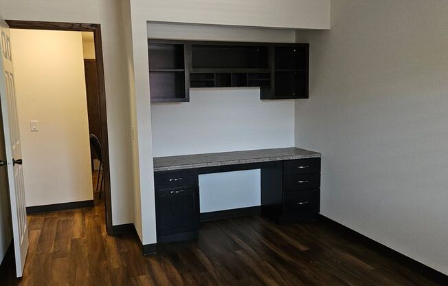 1 bed, 1 bath, 955 sqft, $1,195, Unit 33 - 205