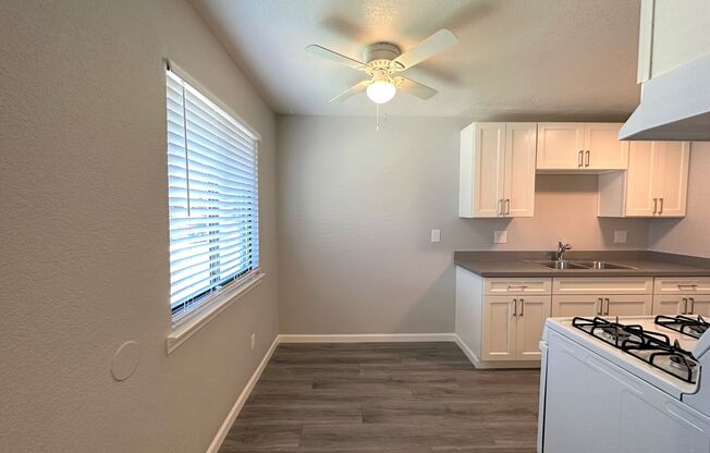 2 beds, 1 bath, 700 sqft, $1,595, Unit SW.32