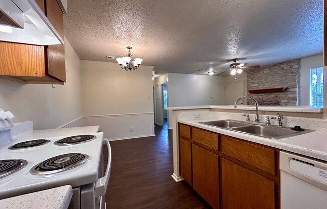 3 beds, 2 baths, 957 sqft, $1,695, Unit A