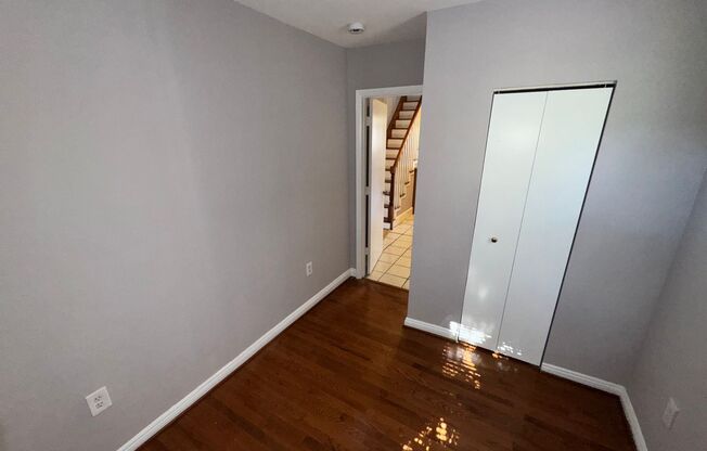 Charming 3BR Townhome Near Eastern Market with Private Yard and Prime DC Access