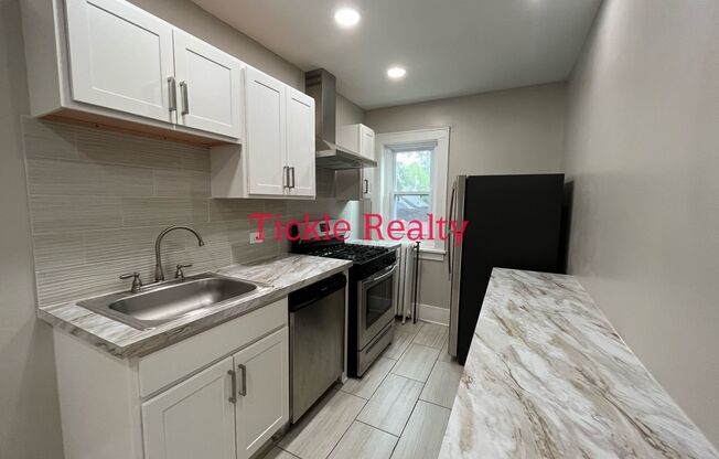 1 bed, 1 bath, $1,275, Unit D107