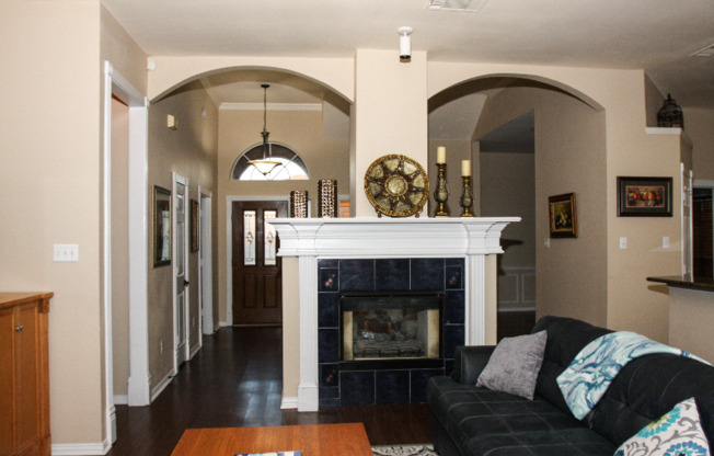 1233 Glenbury Ct