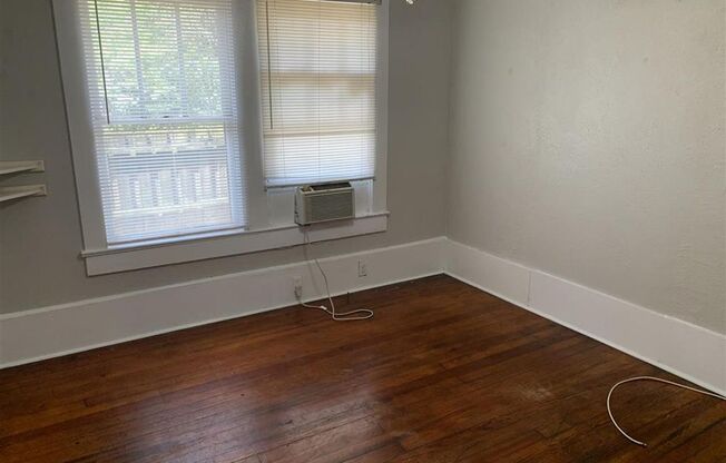 2 beds, 1 bath, $1,050, Unit 410