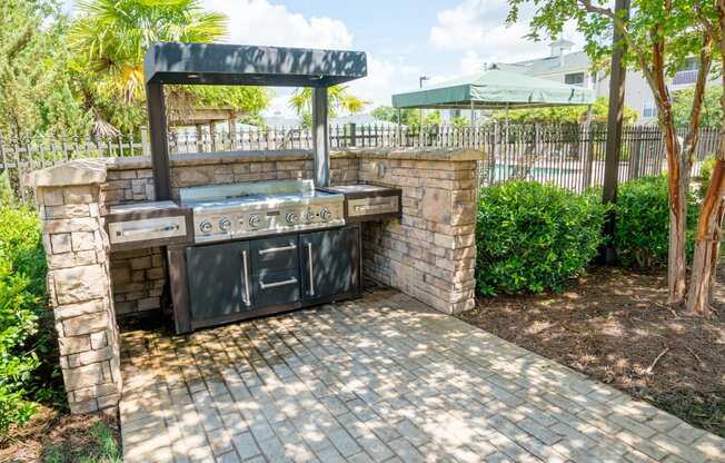 Grill at Verandas at Taylor Oaks Apartments in Montgomery, AL