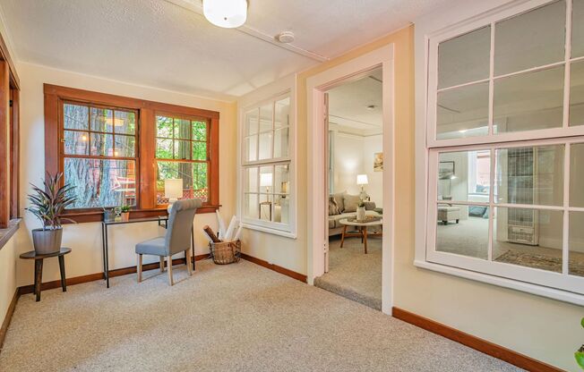 CHARMING 2-BEDROOM COTTAGE IN THE HEART OF MADRONE CANYON