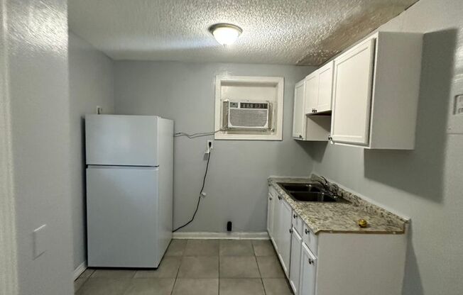 Studio, 1 bath, 600 sqft, $750, Unit 230