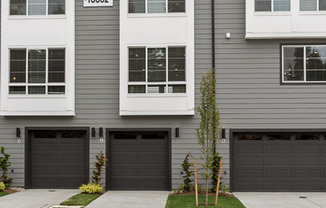 3 beds, 3.5 baths, $3,700, Unit 4