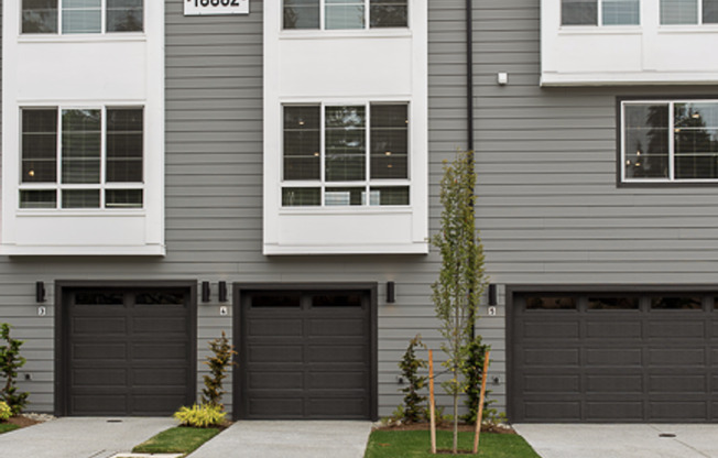 3 bedroom | 3.5 Bathrooms | 1484sf