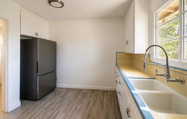 MUST-SEE! 1Bd+1Ba at 1553-1555 Riverside Dr. Glendale, CA 91201