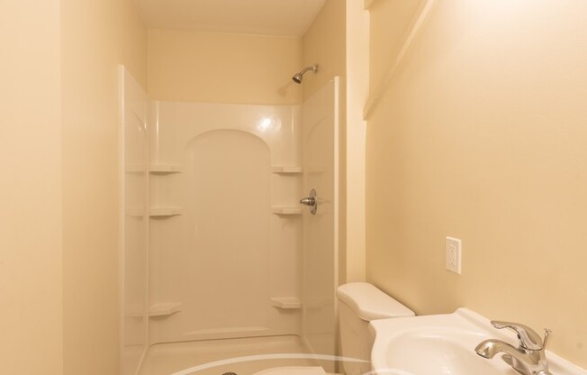 Studio, 1 bath, 450 sqft, $1,095, Unit 916 Penrose - Apt 3 (studio)