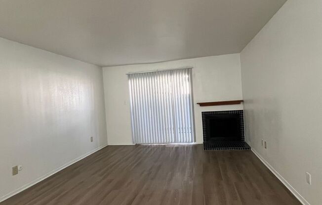 1 bed, 1 bath, 660 sqft, $950, Unit 215