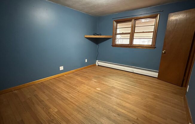 3 beds, 1 bath, $1,900