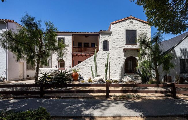 Beautifully Restored 3BR Miracle Mile Duplex | 1,725 SF | Near Metro D Line