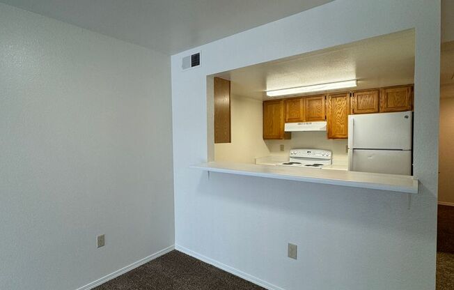 2 beds, 1 bath, 824 sqft, $1,305, Unit 827 - 201