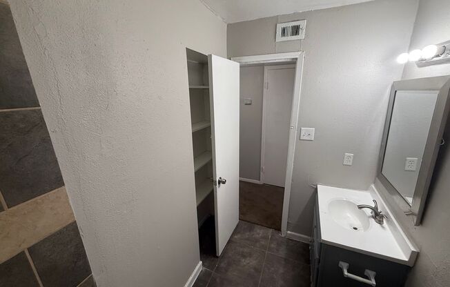 2 beds, 1 bath, $899, Unit 11
