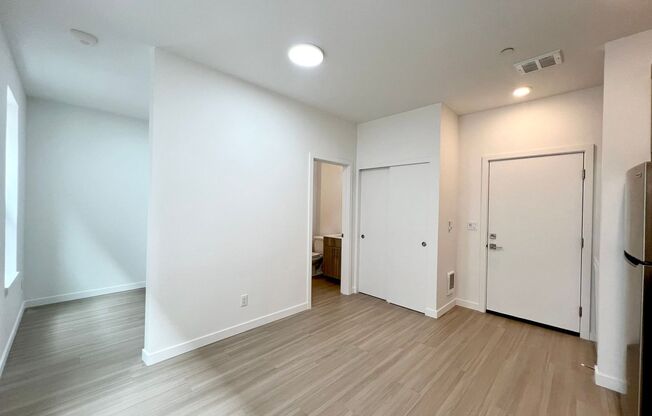 Studio, 1 bath, 326 sqft, $1,195, Unit 9