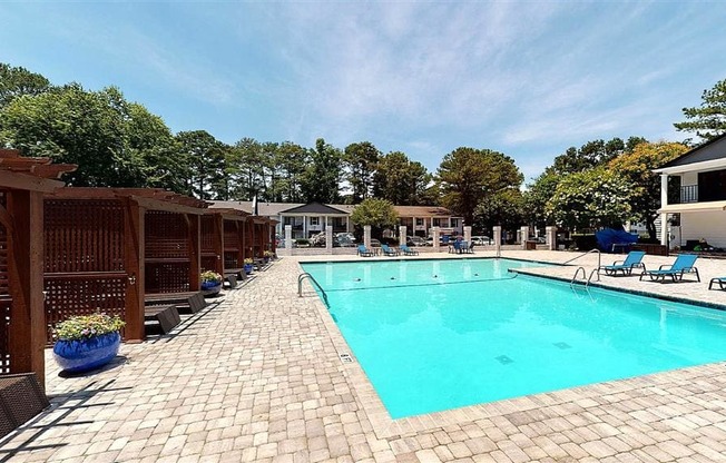 Large Pool at Vinings RiverVue, Atlanta