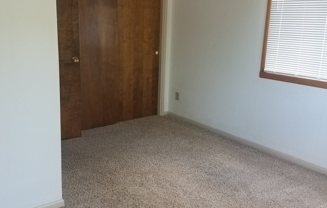 2 beds, 1 bath, 620 sqft, $650, Unit #22