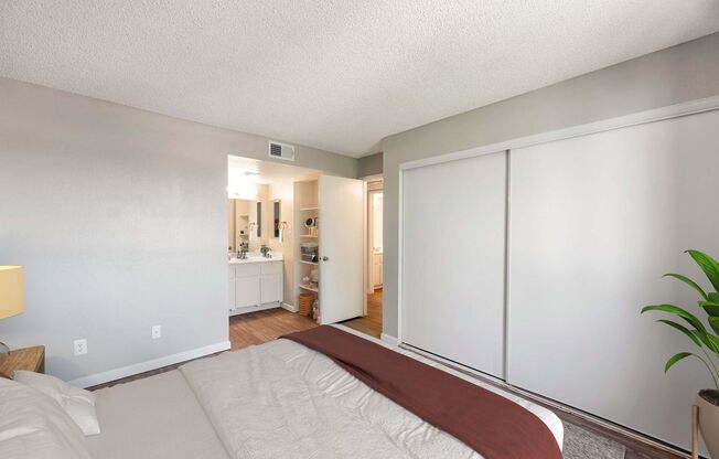 2 beds, 2 baths, 840 sqft, $1,299, Unit 215