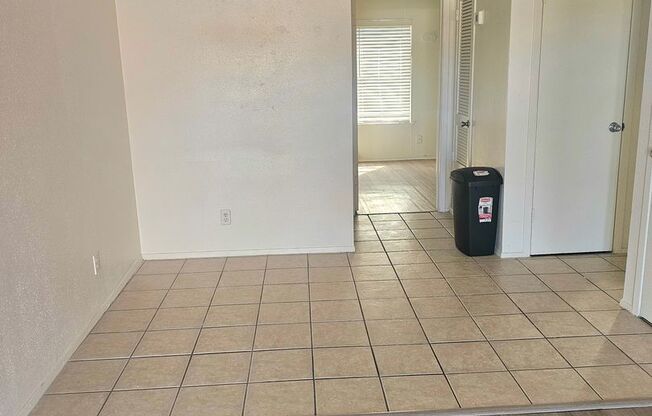 1 bed, 1 bath, 700 sqft, $1,124, Unit LAW11-307