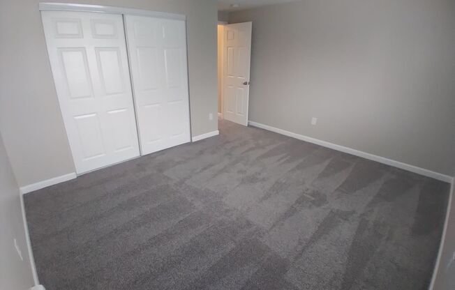 2 beds, 1 bath, 900 sqft, $1,561, Unit E04